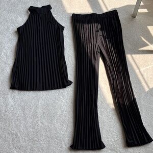 Elegant Black Pleated Women's Outfit